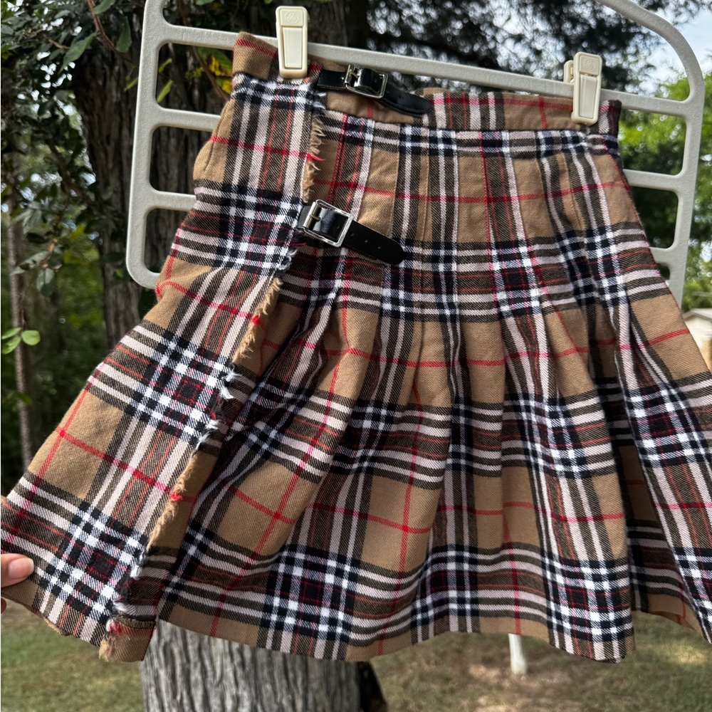 Burberry style skirt, made in scotland, Pure new wool certificate